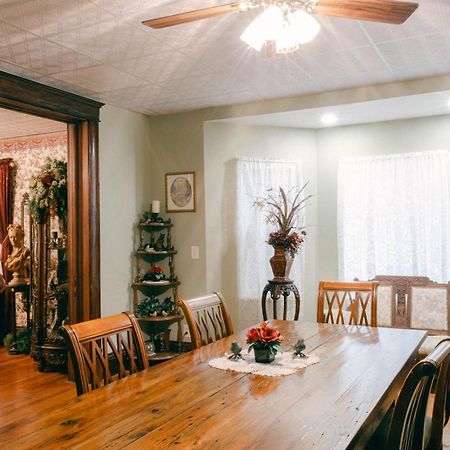 The Wolf Manor Bed & Breakfast Ellinwood Exterior photo