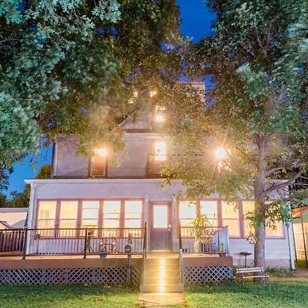 The Wolf Manor Bed & Breakfast Ellinwood Exterior photo