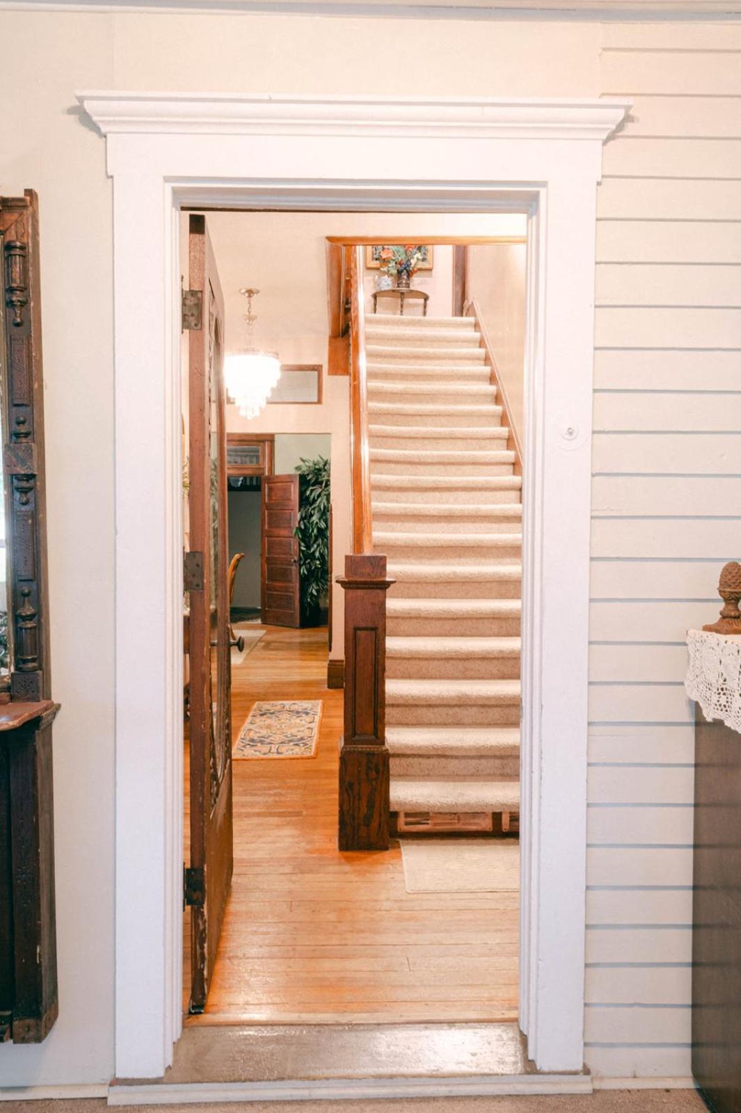 The Wolf Manor Bed & Breakfast Ellinwood Exterior photo